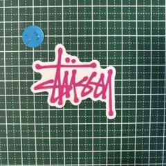 Stüssy ピンク ステッカー