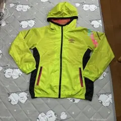 umbro 蛍光フード付きパーカー