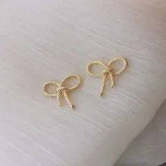 リボン結びピアス　 ゴールドカラー アレルギー対応  ステンレス　インスタ映え