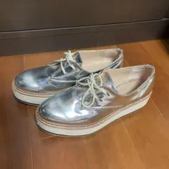 夏にオススメ ZARA 厚底ローファー シルバー