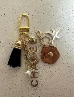 CHANEL　2025年ホリデーチャーム　　キーホルダー