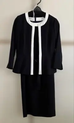 濃紺のセレモニースーツ（ジャケット付）