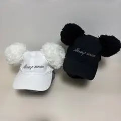 ディズニー　ポンポン付きキャップ ホワイト&ブラック　セット