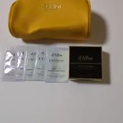 d'Alba グロウフィットセラムカバークッションとポーチ、サンプル付き。