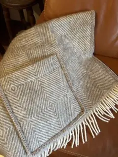 Lapuan Kankurit　ラプアンカンクリ　ポケット付きショール　グレー