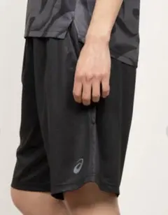 ​【極美品】アシックス ドライグラフィックショーツ XL ブラックのサムネイル