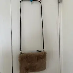 ファーショルダーバッグ ブラウン スタッズ付き