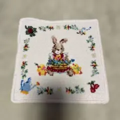 新品　ウサギと花の刺繍ハンカチ