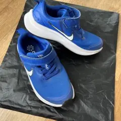 美品　NIKE ナイキ　キッズスニーカー18.0 スターランナー青　靴