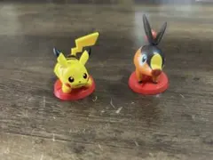 チョコエッグ　ポケモン　旅立ちの3匹　ピカチュウ・ポカブセット