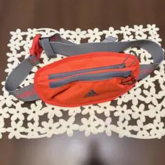 adidas オレンジ ボディバッグ