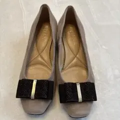DIANA ベージュスエードリボン付きパンプス　23cm