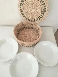 白い皿3枚　編みバスケットセット