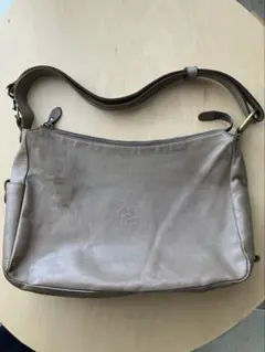 イルビゾンテ　本革ショルダーバッグ　A4サイズ　グレージュ