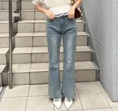 ライトブルーフレアデニムパンツのサムネイル