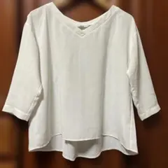 UNIQLO ホワイト Vネック 五分袖シャツ