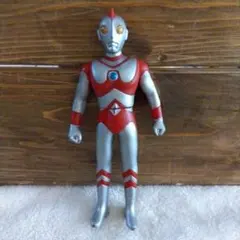 ウルトラマンフィギュア シルバー/レッド 約15cm - メルカリ