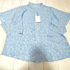 新品　moment　小花柄　ブラウス　フレアスリーブ　ブルー　水色　半袖　パールのサムネイル