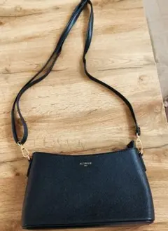 ALTROSE ブラック ショルダーバッグ