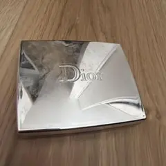 Dior ディオールスキン ロージー グロウ 001 ペタルのサムネイル