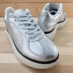 オニツカタイガー デレシティ シルバー /ホワイト 22.5cm