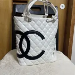 CHANEL ホワイト キルティング ハンドバッグ