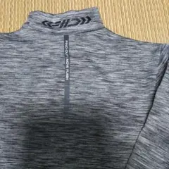 【美品】グレー ハイネックS長袖シャツ