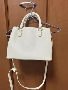 ホワイト ショルダーバッグ