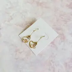 ハート型パール風ピアス ゴールド