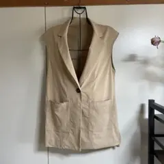 ジレ　ベージュ