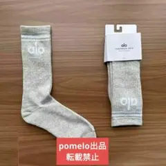 【Alo Yoga】ThrowbackSockロゴライン ソックス