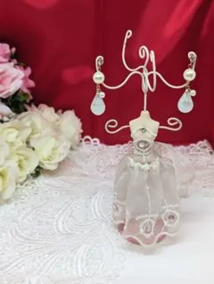 2連パールホワイトドロップピアス