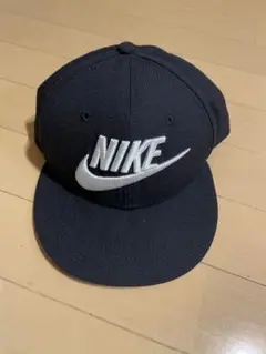 Nike True 黒キャップ