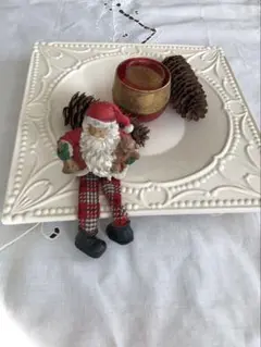 サンタクロースフィギュアと松ぼっくりセット
