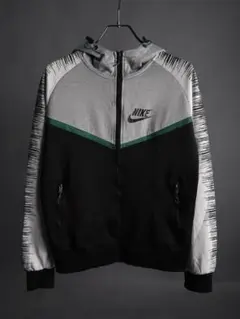 ナイキ（NIKE）のウィンドランナー トラックジャケット