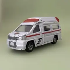 トミカ コアエイダー2 救急車 トミカヒーロー 日産 パラメディック