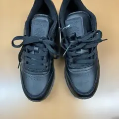 Reebok ブラック スニーカー