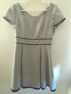 グレーの半袖ワンピース M