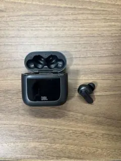 ぴ*援様 JBL ワイヤレスイヤホン 充電ケース付き ブラック　右耳のみ　箱あり