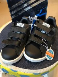 値下げ！値下げ！スターウォーズモデルadidas スタンスミス スニーカー