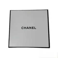 CHANELギフトボックス リボン付