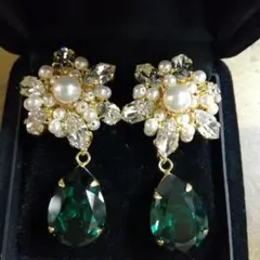 【匿名配送】大ぶりハンドメイドイヤリング・パール系グリーン石