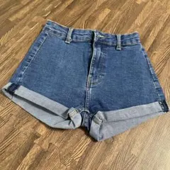 Bershka ハイウエスト デニムショートパンツのサムネイル