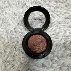 MAC エクストラディメンション アイシャドウ アマラスアロイのサムネイル