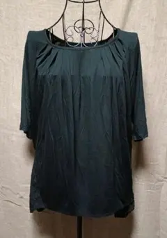 オフショルダー Tシャツ