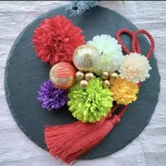 大正ロマン☆赤とグリーンのピンポンマムと赤のタッセルの髪飾り