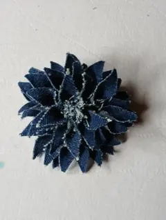 ハンドメイド　ジーンズリメイク　花形ブローチ8cm