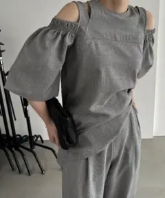 WILLFULLY open shoulder shirring BLのサムネイル