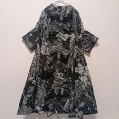 あちゃちゅむ 花柄ワンピース 日本製 個性派 モノトーンのサムネイル