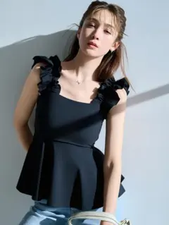 美品】herlipto Pearl-Strap Frill Top 黒 S - メルカリ